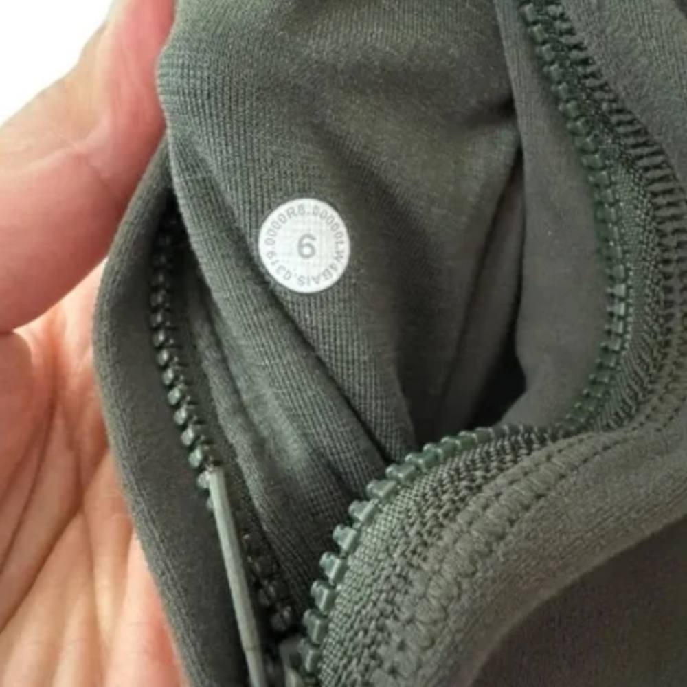 LULULEMON | Hooded Define Jacket *Nulu in Camo Green, Size 6 - Picture 3 of 4